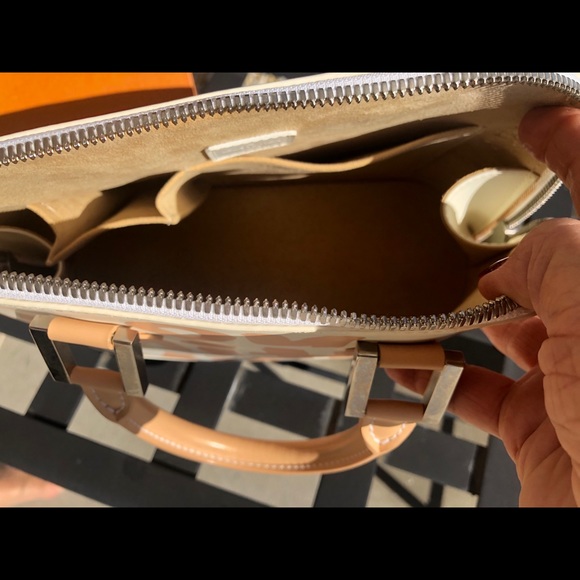 Louis Vuitton Alma Graffiti - Picture 3 of 4